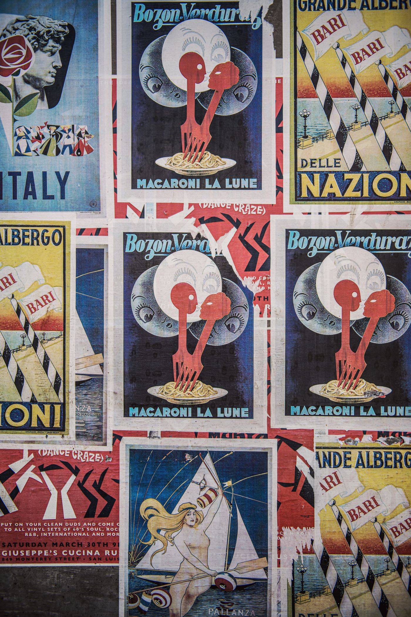 Manifesti stampati con illustrazioni e tipografia